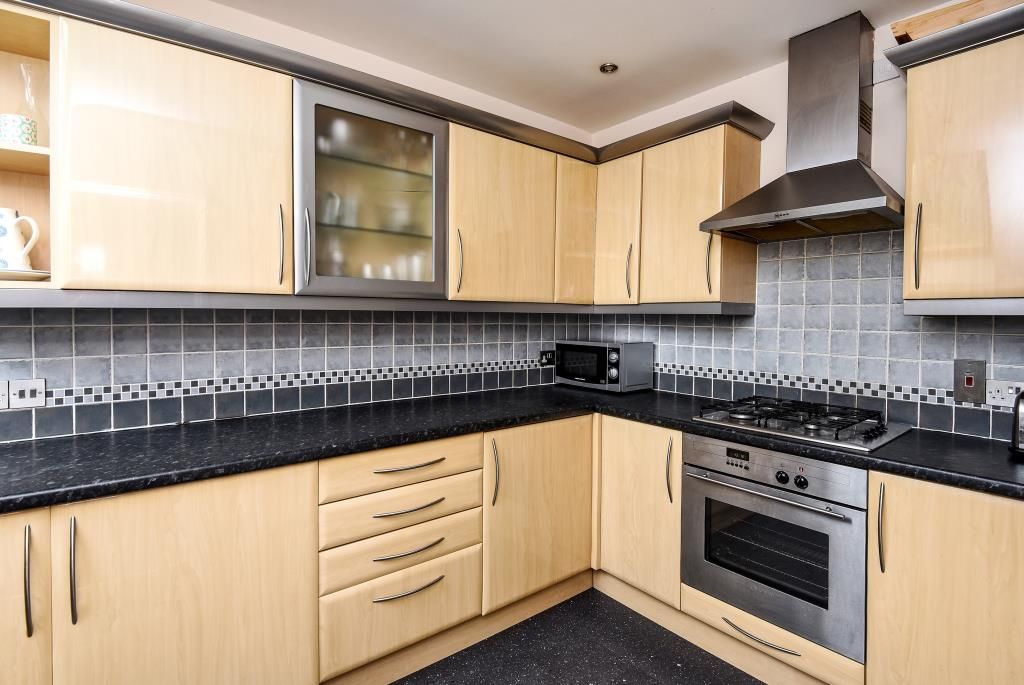 Property photo 3 of 10 Kitchen