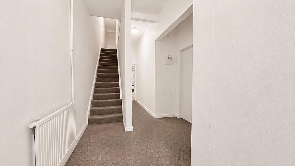 Property photo 2 of 14 Hallway