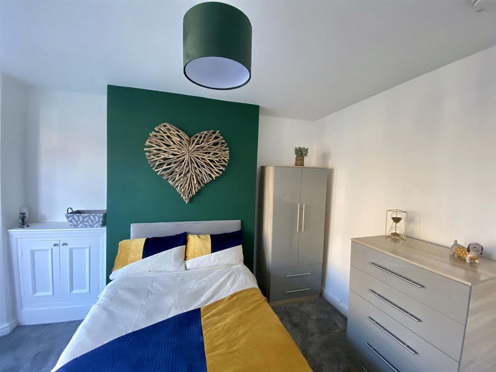 Property photo 2 of 14 Bedroom 1