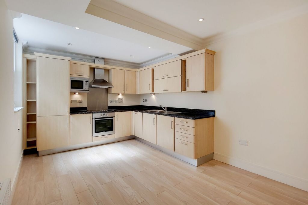 Additional image 4 of 3 bed flat for saleBridge Road, Hampton Court, East Molesey KT8