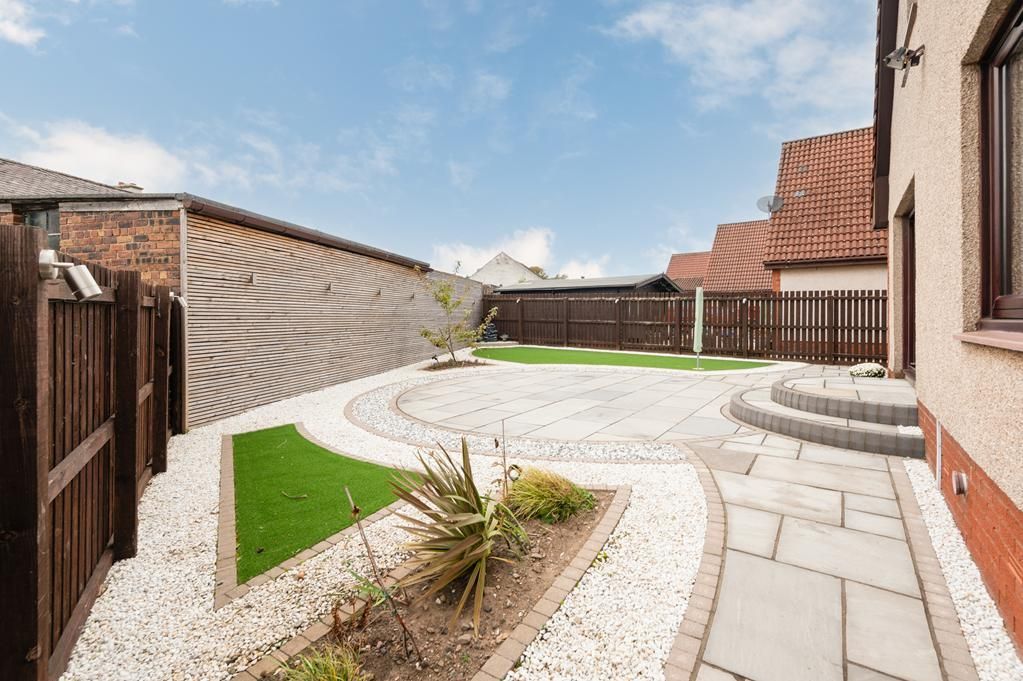 Property photo 2 of 24 Lev1393Pem Rear Garden.Jpg