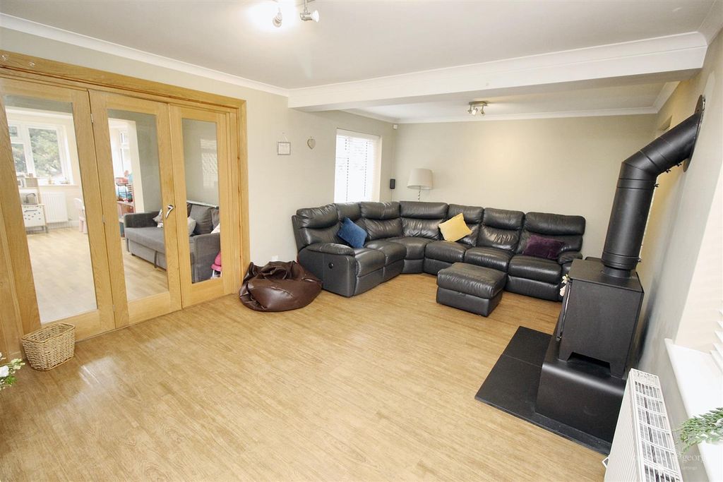 Property photo 2 of 22 Living Room