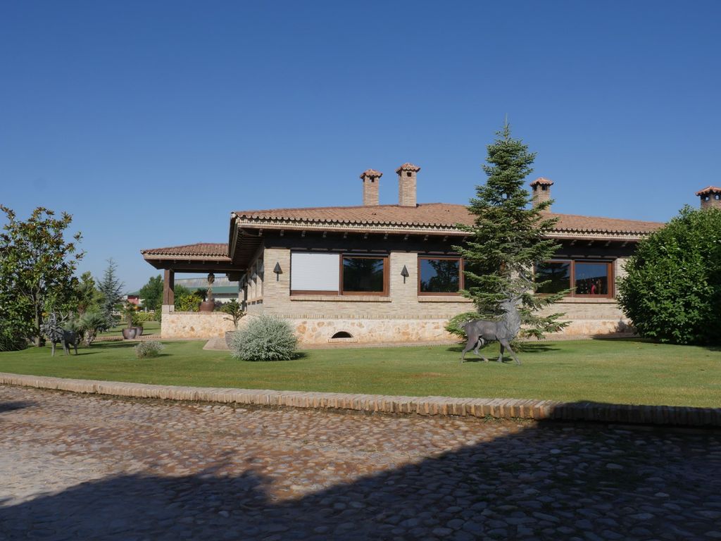 Property photo 3 of 13