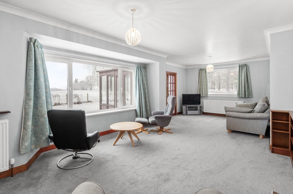 Property photo 2 of 31