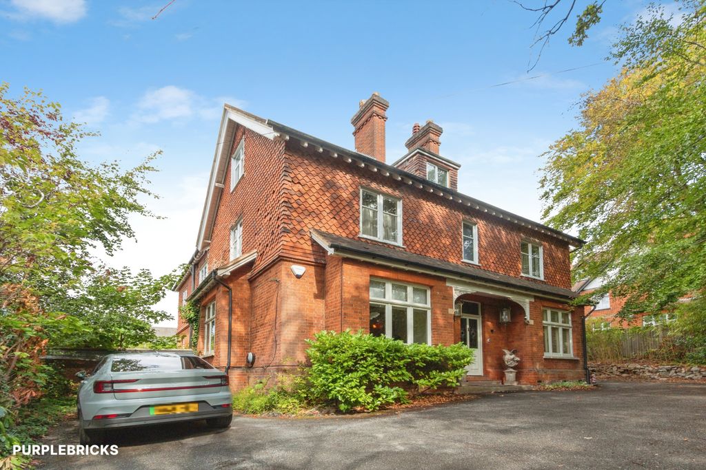 Property photo 2 of 33