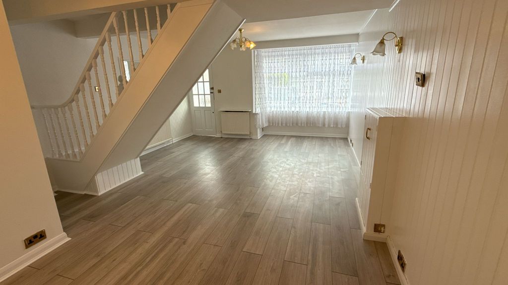Property photo 1 of 8 2 Bed Terraced House To Rent St. Michael's Avenue, London N9