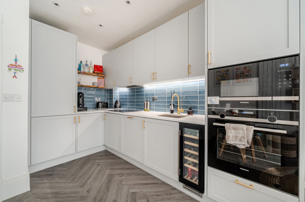 Property photo 2 of 9 1401392-2-697c7Ad...