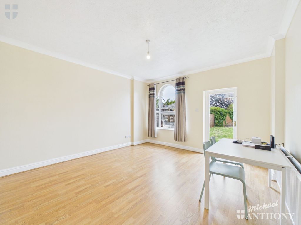 Property photo 2 of 9 Cam03218G0-Pr1045-Still009