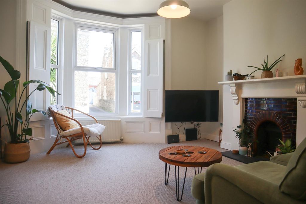 Property photo 2 of 10 Sitting Room