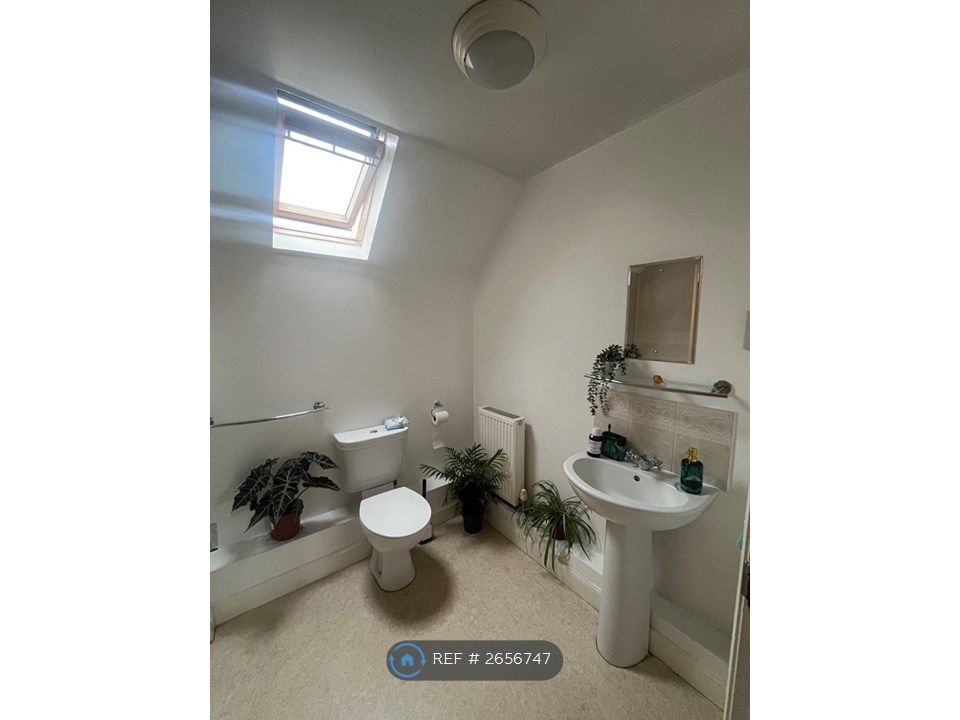 Property photo 3 of 18 Family Bathroom