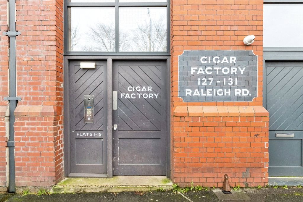 Property photo 2 of 14 Picture No. 17