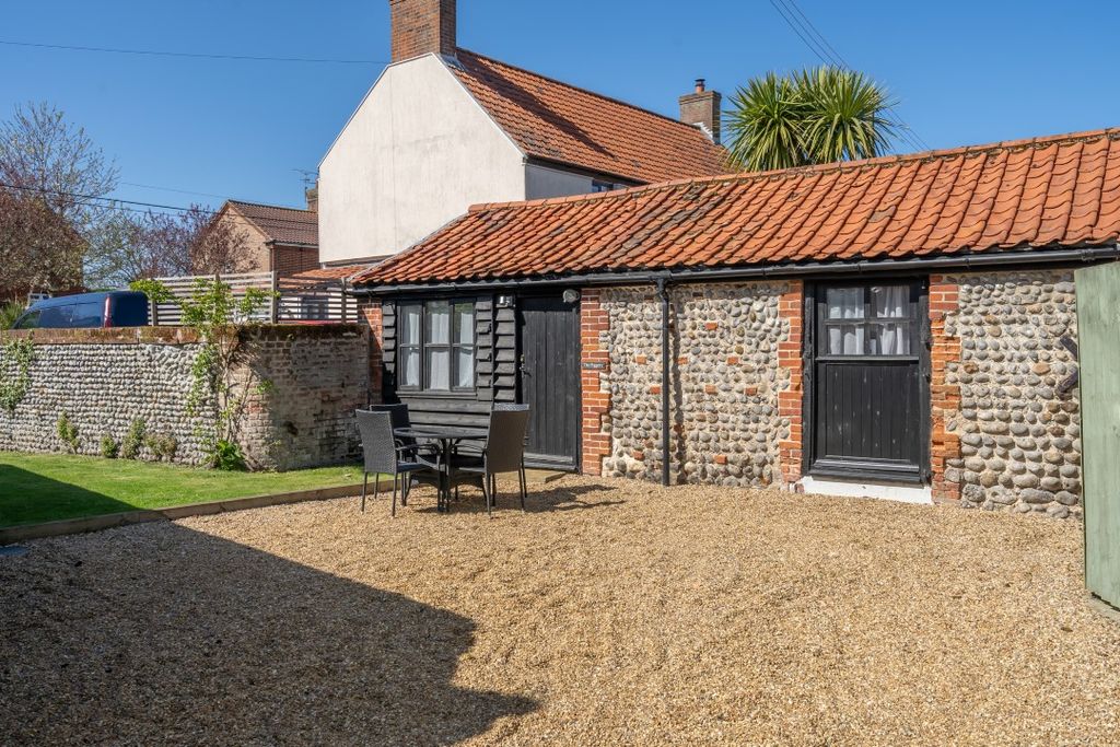 Property photo 2 of 22 Iq_00028