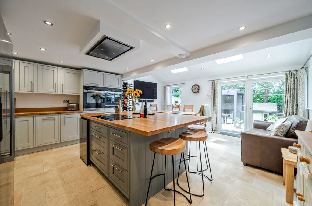 Property photo 2 of 15 1484276-9-6A451c9...