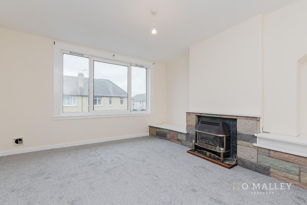 Property photo 2 of 10 Living Room