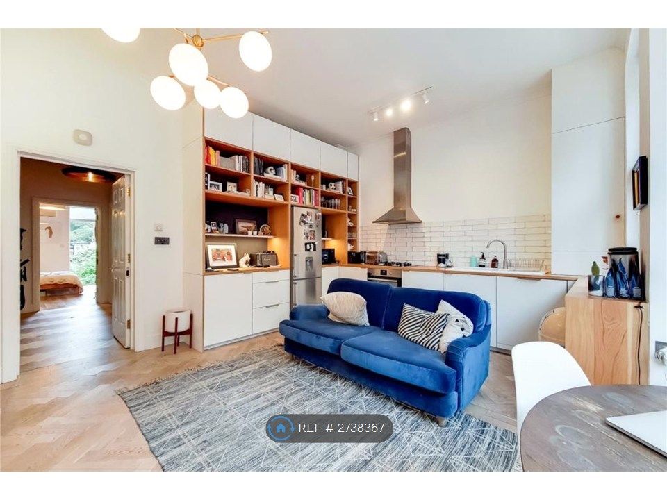 Property photo 1 of 7 Lounge