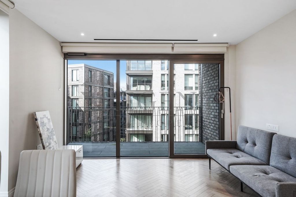 Property photo 2 of 17 Reception