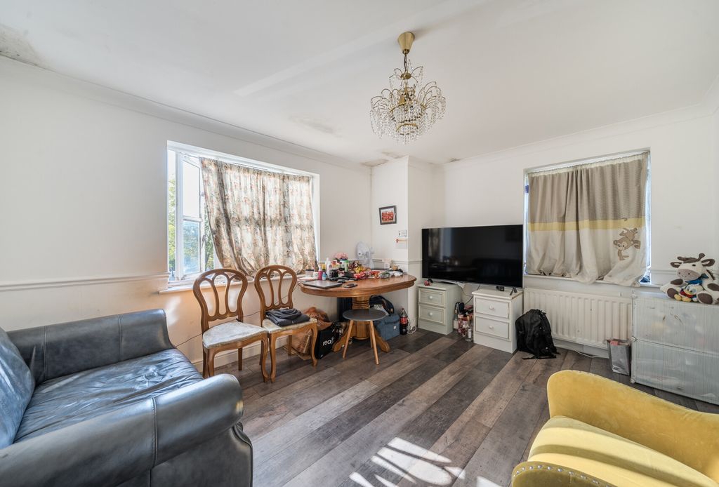 Property photo 3 of 8 1358460-12-68dc2A...