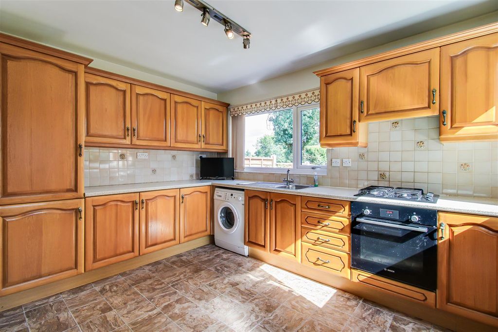 Property photo 3 of 12 Kitchen