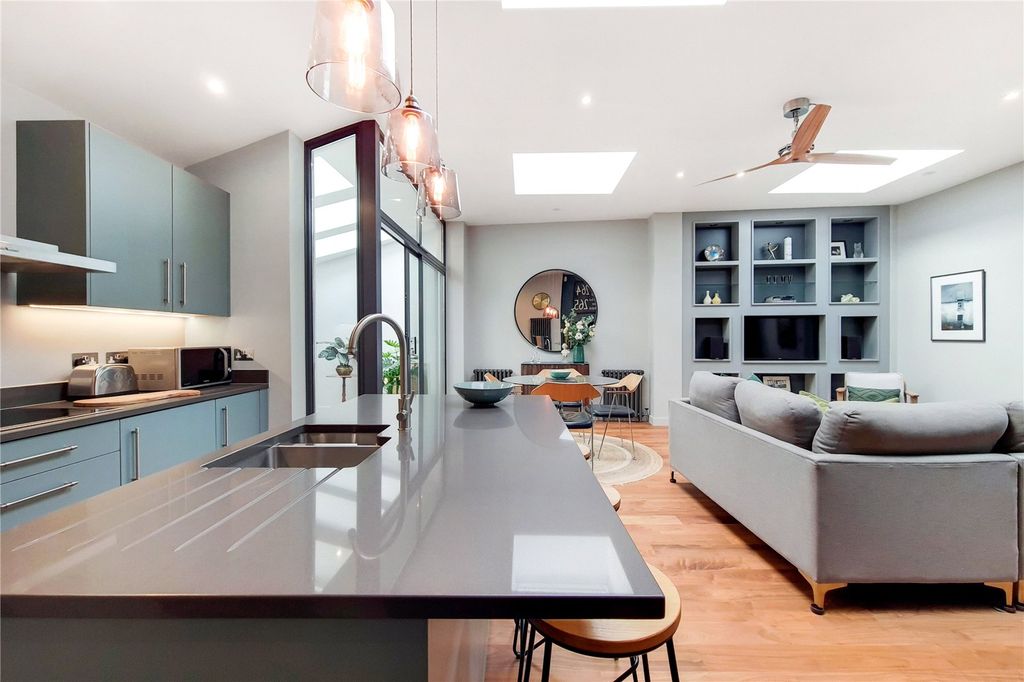 Property photo 2 of 14