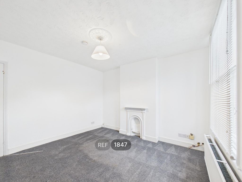 Property photo 2 of 10 Living Room