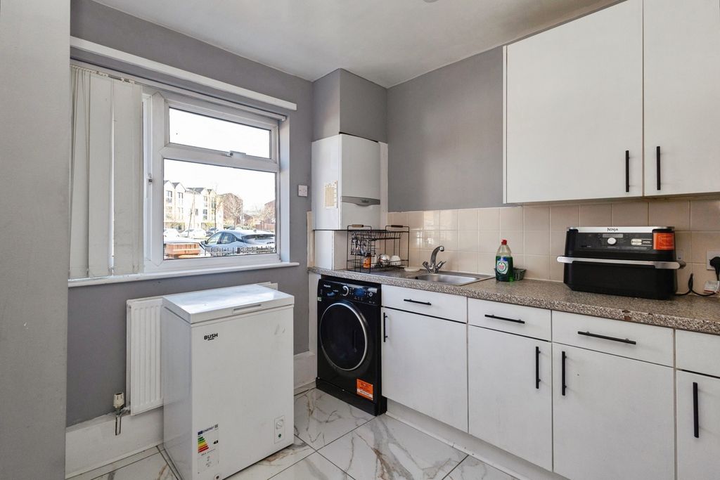 Property photo 3 of 21 Pbox-Img.Jpg