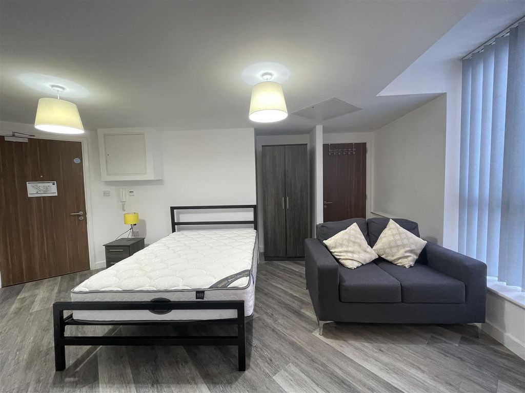 Property photo 3 of 6