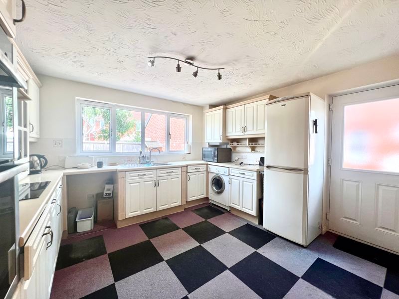 Property photo 2 of 17 Dining Kitchen