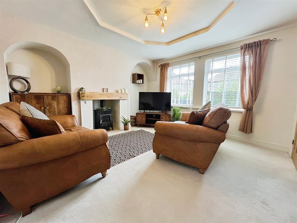 Property photo 3 of 25 Lounge