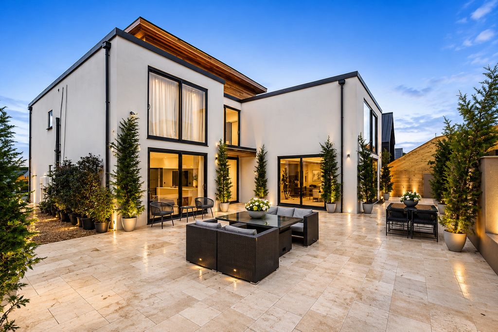 5 bed villa for saleHill Brow, Hove BN3