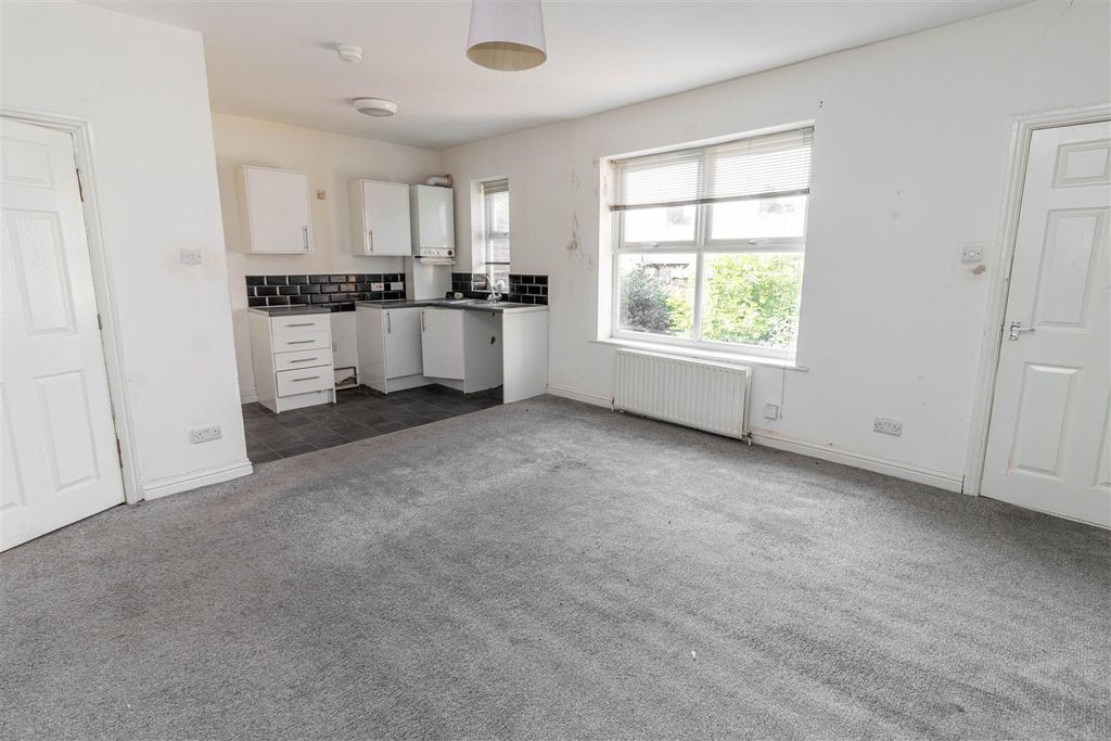 Property photo 2 of 11 First Floor Flat - Lounge-Kitchen