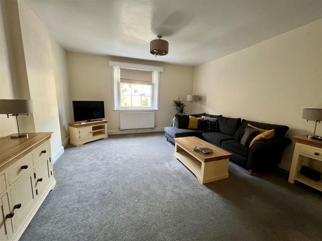 Property photo 2 of 10 26 Park Lounge.Jpg