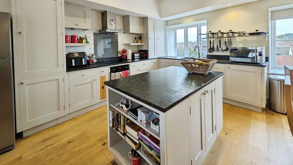 Property photo 2 of 27 Pbox-Kitchen-348011.Jpg