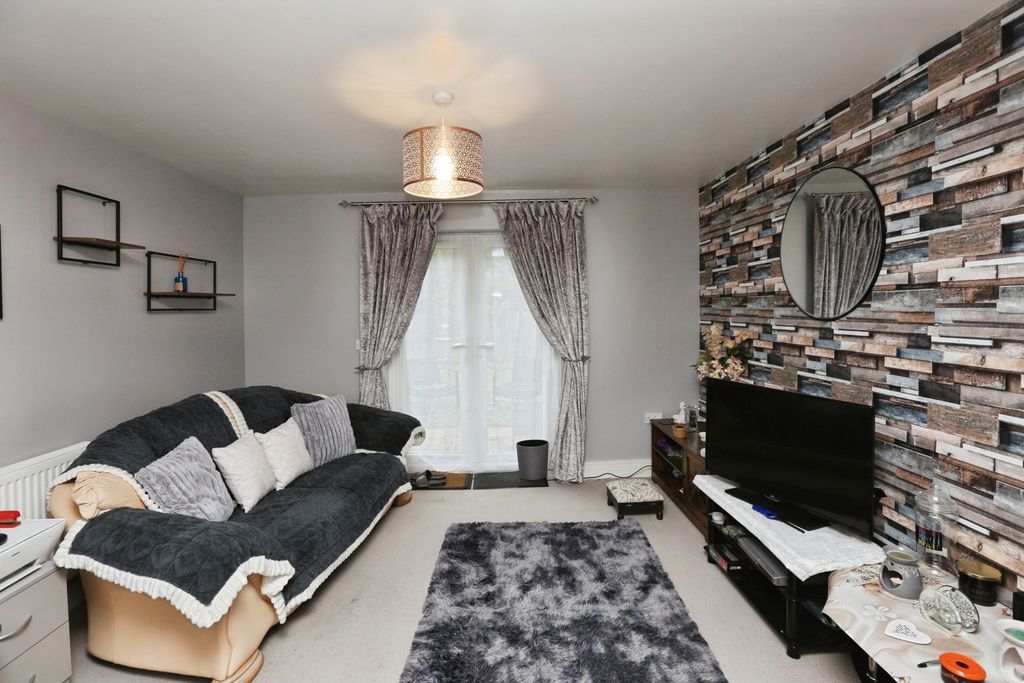 Property photo 2 of 17 Photo