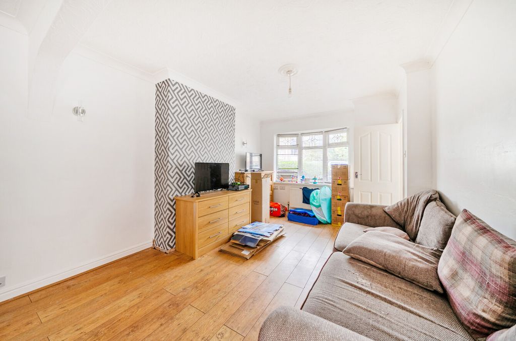 Property photo 2 of 18 1512432-8-6A98297...