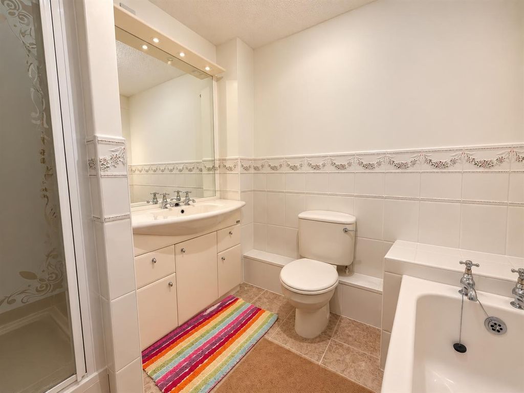 Property photo 3 of 9 2