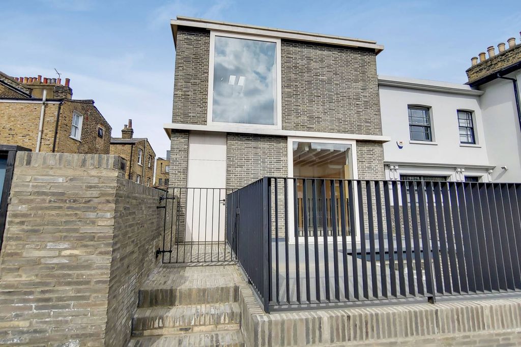 Property photo 2 of 15