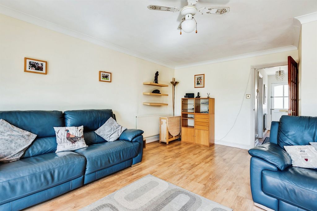 Property photo 3 of 12