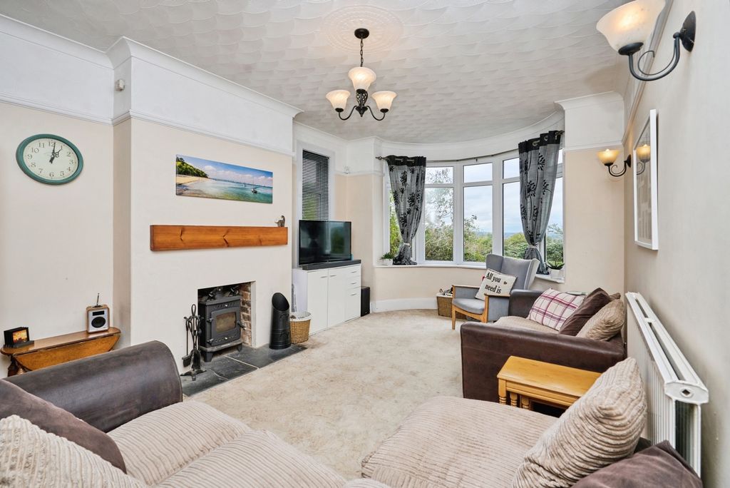 Property photo 3 of 15 Lounge