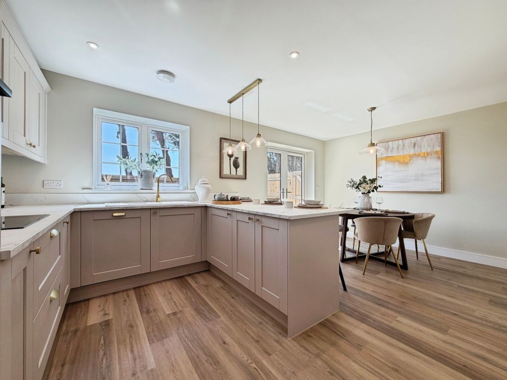 Property photo 3 of 17 Kitchen/Dining Room