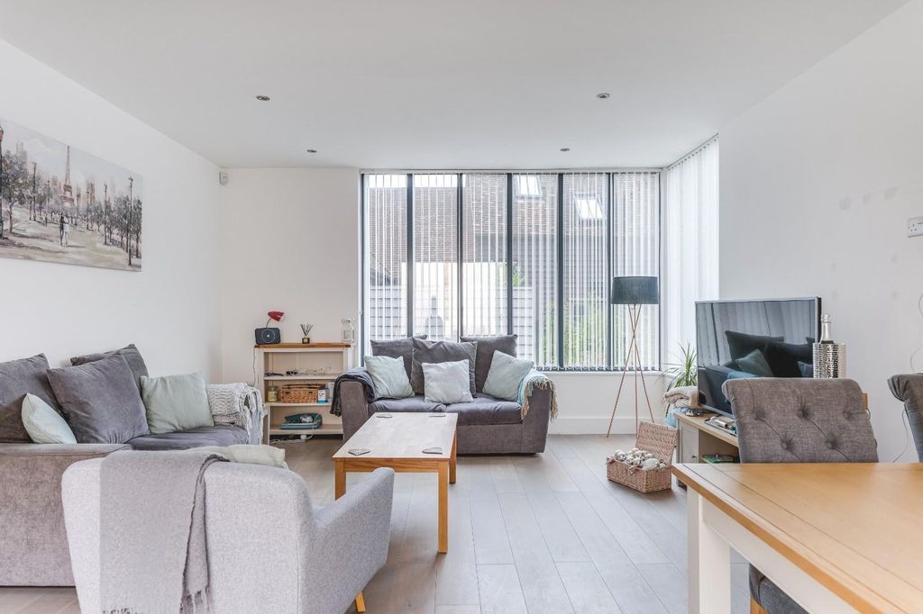 Property photo 3 of 14 Be2.Jpg