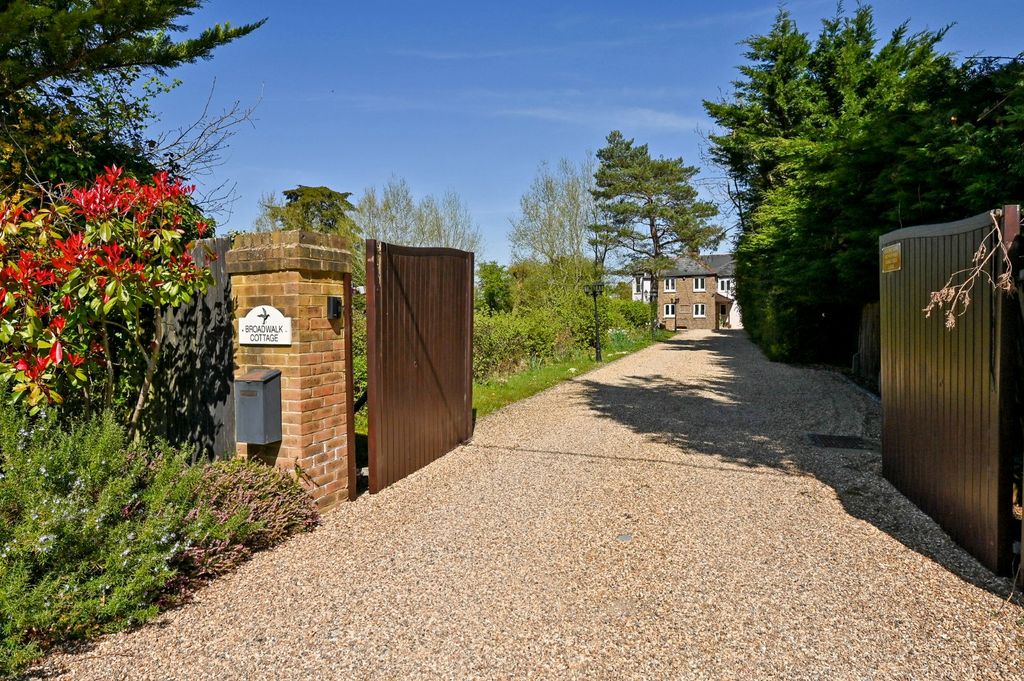 Property photo 1 of 18 Entrance