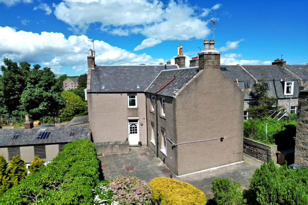 Property photo 1 of 35