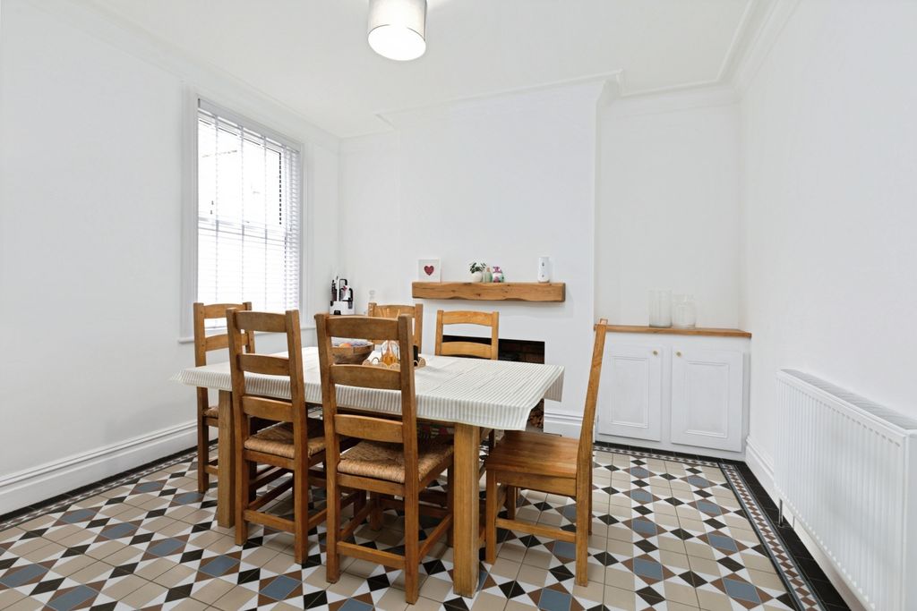 Property photo 3 of 19 Dining Room