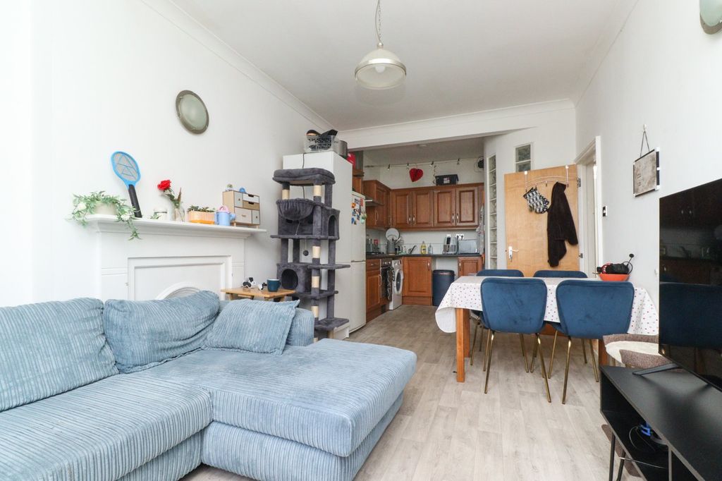 Property photo 3 of 9 Picture 3