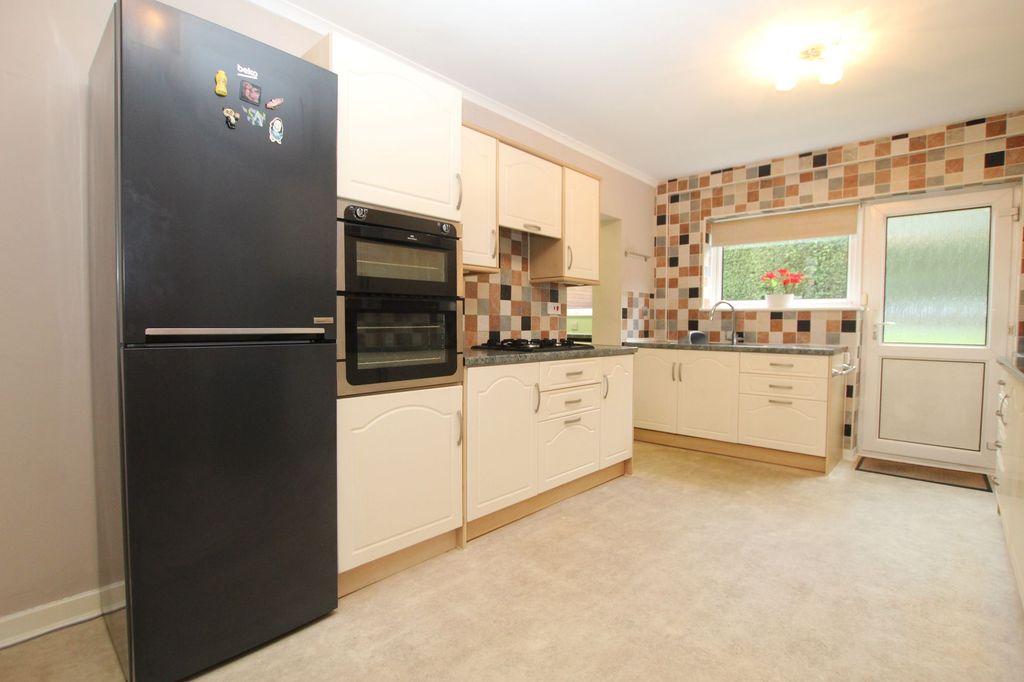 Property photo 3 of 34