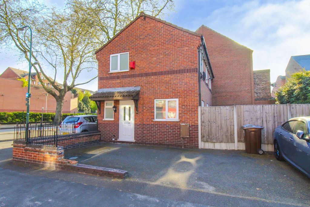 Property photo 1 of 11