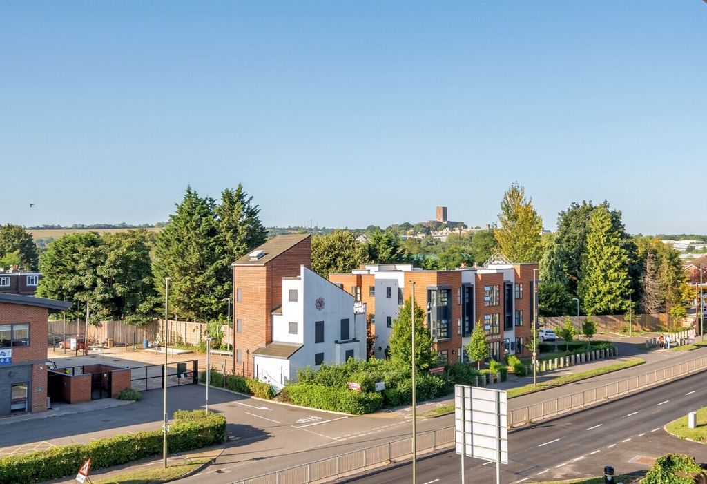 Property photo 1 of 15 664Dff77-2B31-4E8B-A26d-4A918c2A3146