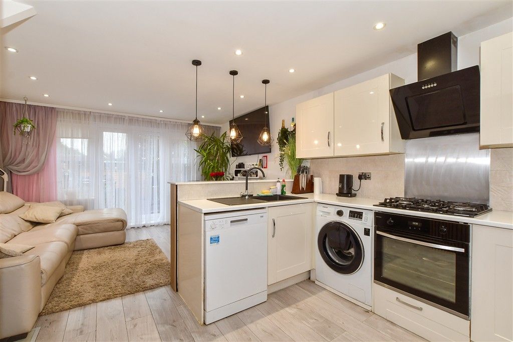 Property photo 3 of 15 Lounge/Kitchen