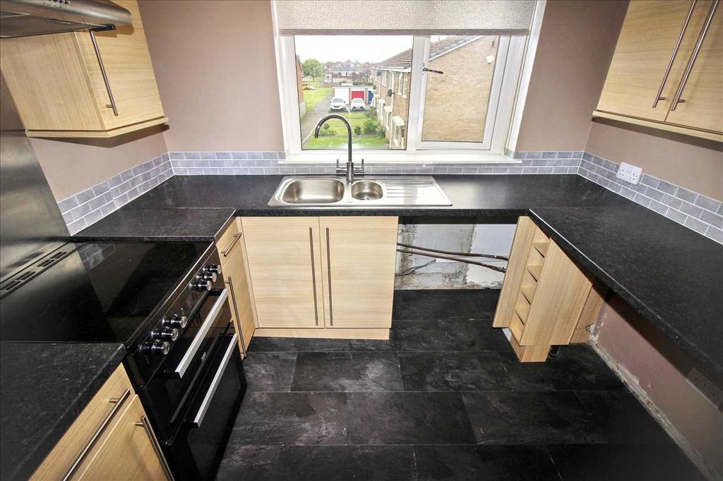 Property photo 3 of 6 Kitchen