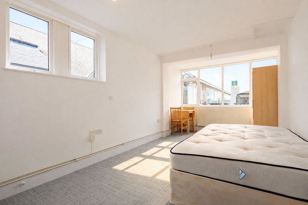 Property photo 1 of 4 Picture No. 02